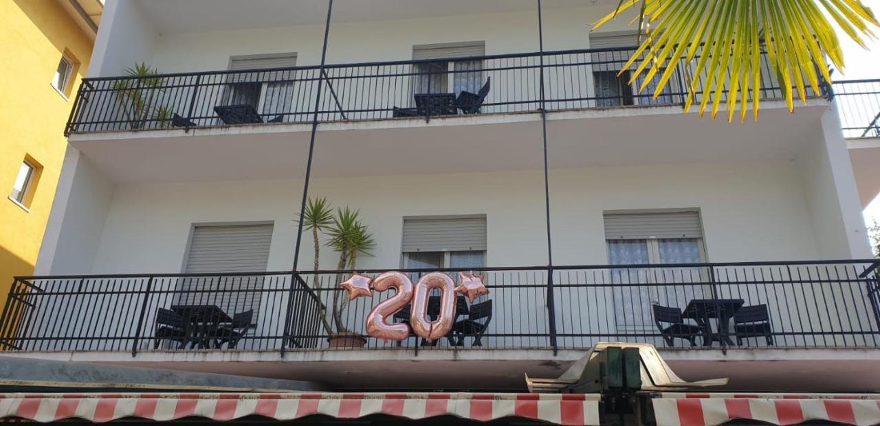 Hotel Rialto Riva del Garda Esterno foto