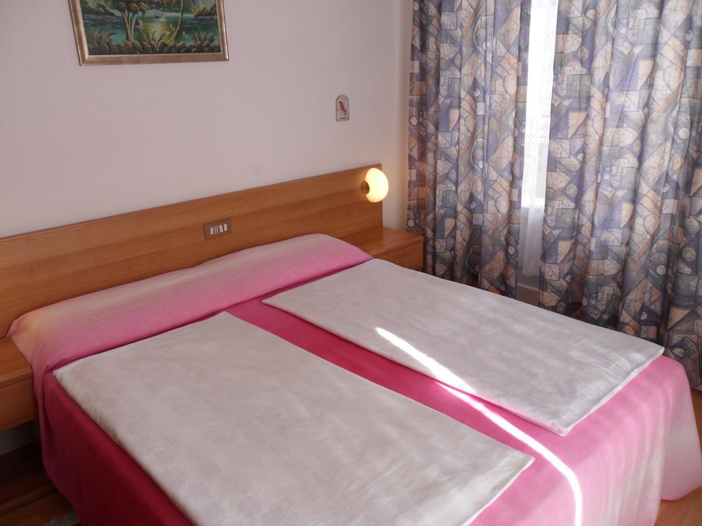 Hotel Rialto Riva del Garda Camera foto