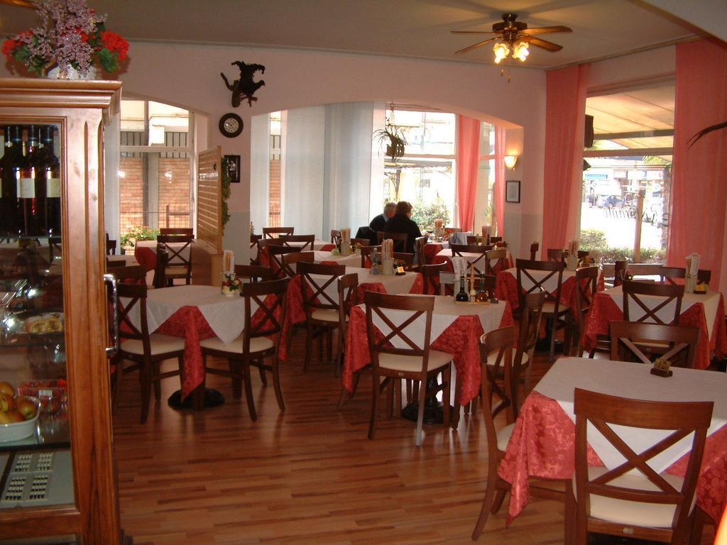 Hotel Rialto Riva del Garda Esterno foto