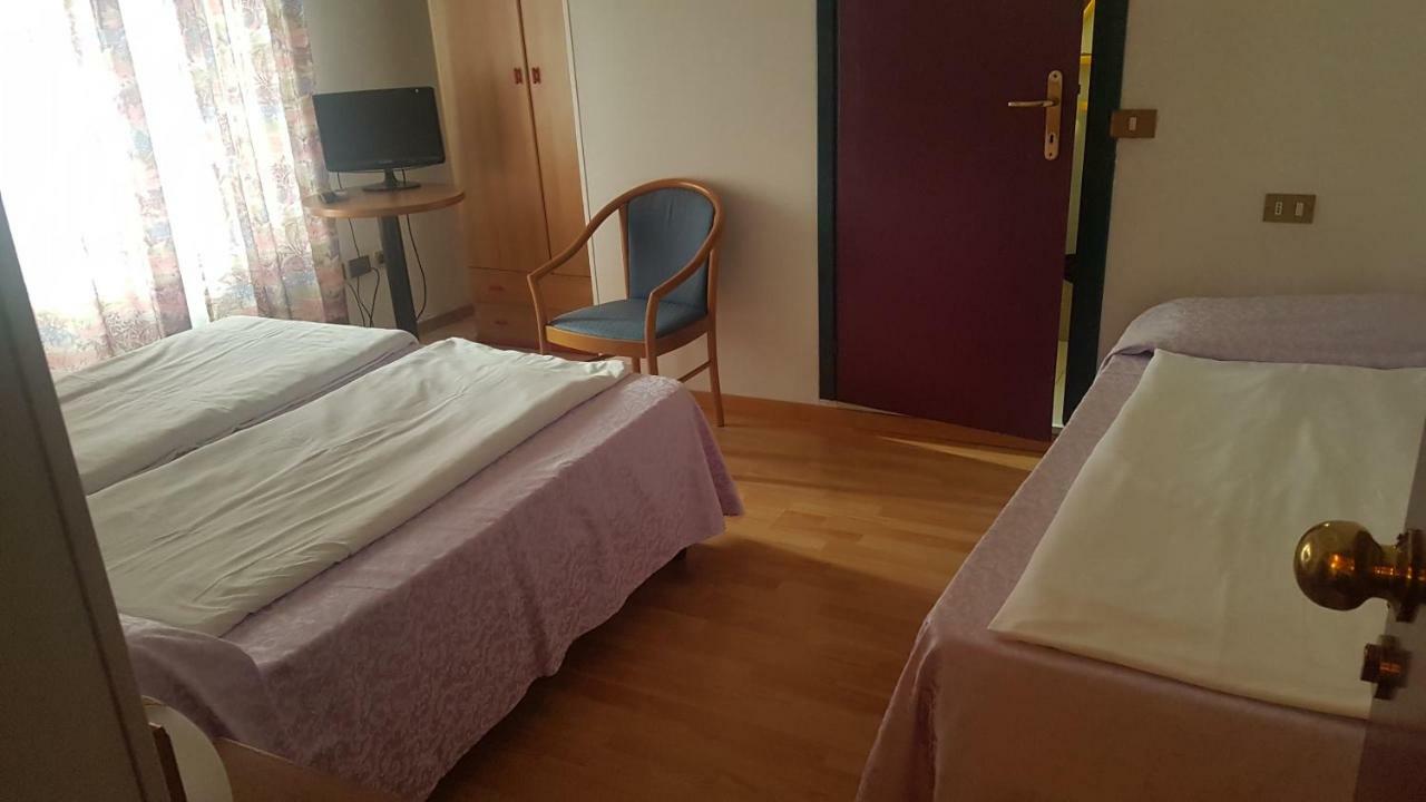 Hotel Rialto Riva del Garda Esterno foto