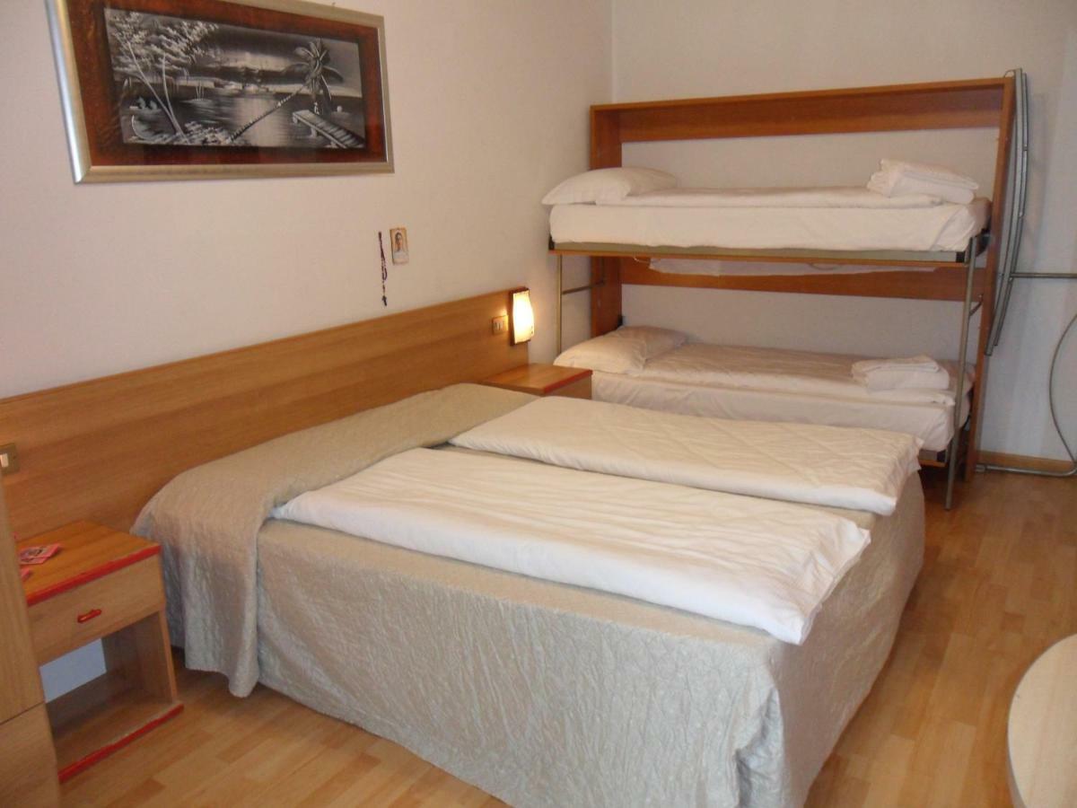 Hotel Rialto Riva del Garda Esterno foto