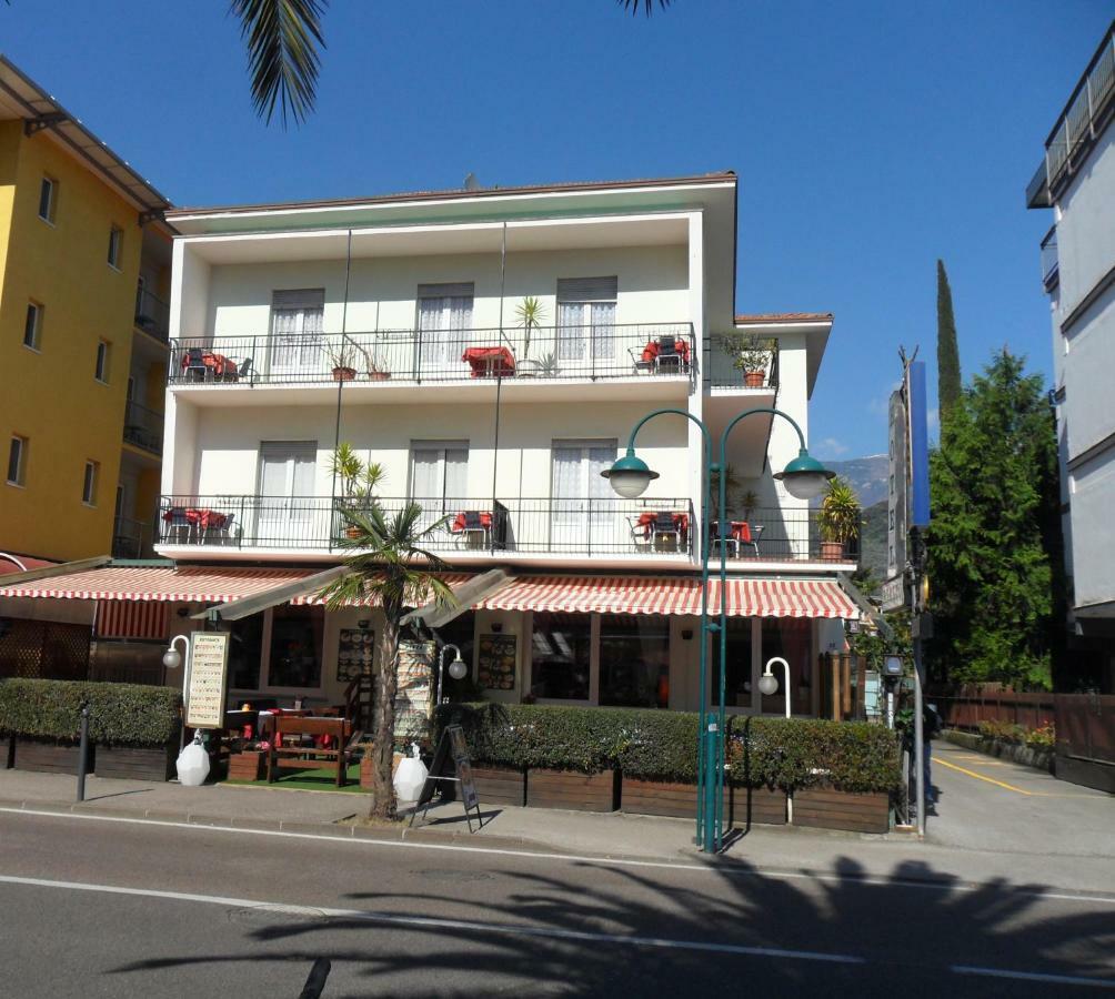 Hotel Rialto Riva del Garda Esterno foto